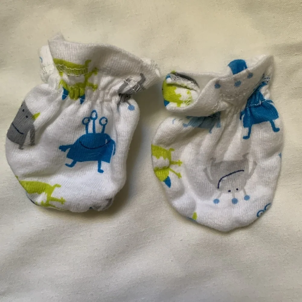 Baby boy newborn mittens